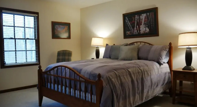 Holiday House, Book Hotel Mount Storm West Virginia