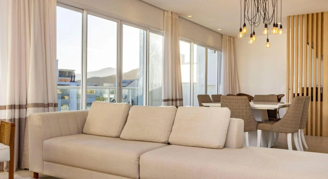 Mar de Fora 205 - Cobertura Duplex - 100 metros da praia de Mariscal - Piscina, Забронировать Отель Бомбиньяс Санта-Катарина