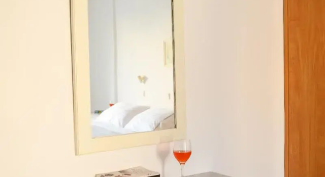 Двухместный номер Economy с балконом Selini Hotel
