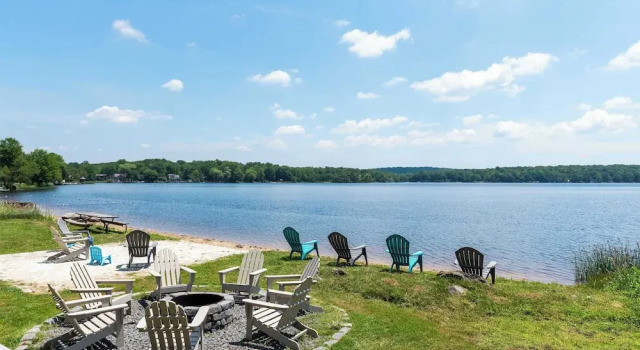 Коттедж The Lake Life by Avantstay Lakefront + View + Hot Tub
