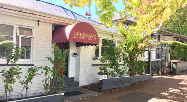 Кровать в общем номере Freemans Backpackers