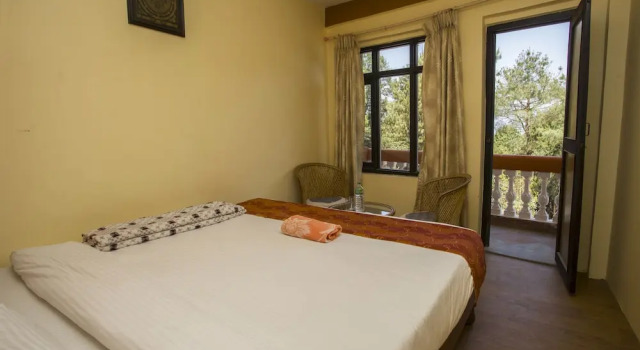 Двухместный номер Economy с балконом и с видом на окрестности Langtang View Nagarkot Bed and Breakfast