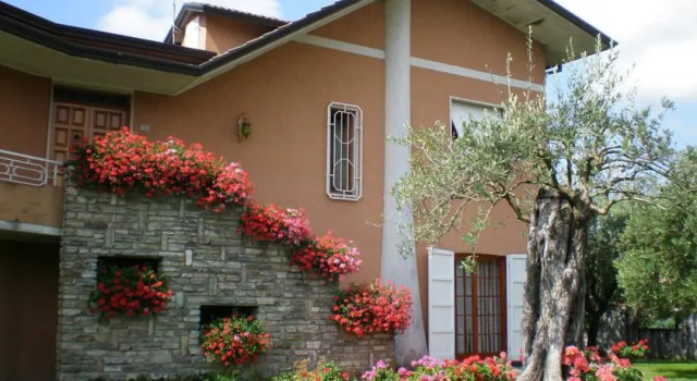 Nel Giardino Degli Ulivi, Book Hotel Castelnuovo Magra Liguria
