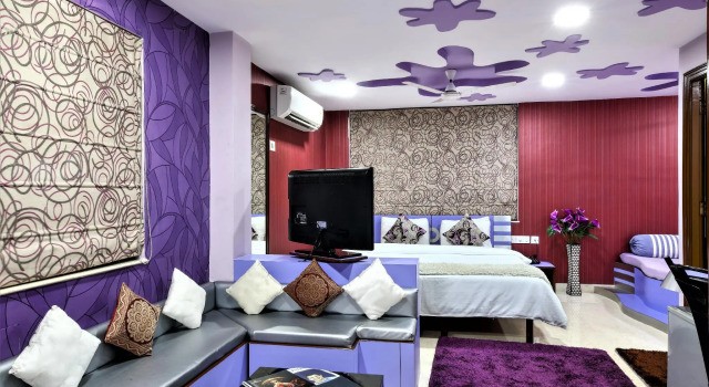 Люкс Hotel Narayani Enclave near Acropolis Mall kasba