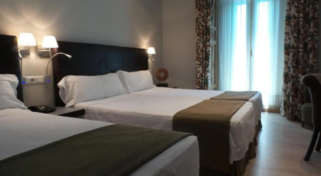 Трёхместный номер Hotel Moderno Puerta del Sol