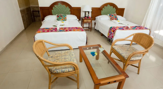Четырёхместный номер Standard с балконом и с видом на сад Hotel La Joya Isla Mujeres