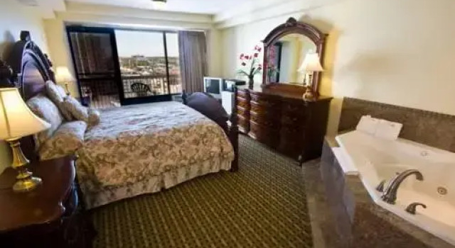 Palm Grove Hotel & Suites, Забронировать Отель Отели Вирджиния-Бич с парковкой, рядом с Neptune's Park, Парковка