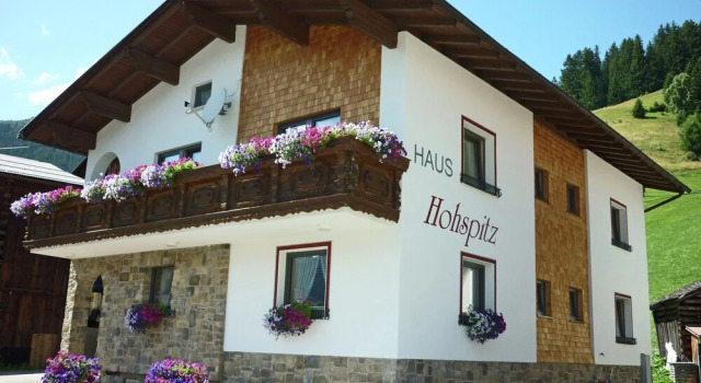 Cozy Apartment in Tyrol With Balcony and Mountain View, Rezervovat Apartmán Hotely v Tyrolsko s parkováním, Parkování