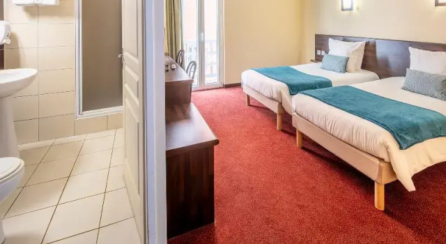 Четырёхместный номер Standard Hôtel Estival Arriel entièrement climatisé