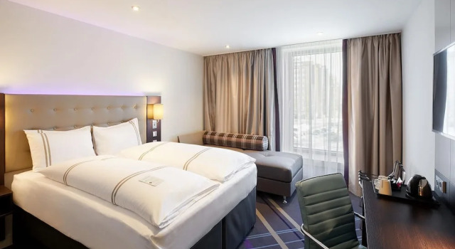 Трёхместный семейный номер Standard Premier Inn Hamburg City Centre