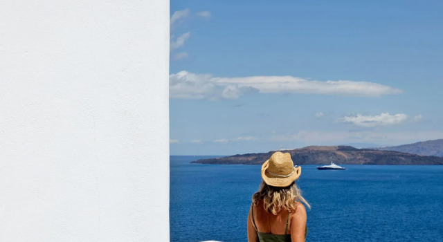 Номер Standard с балконом и с видом на горы Santorini View
