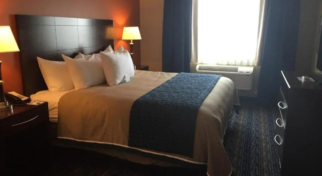 Люкс Deluxe Grandstay Hotel & Suites Mount Horeb - Madison