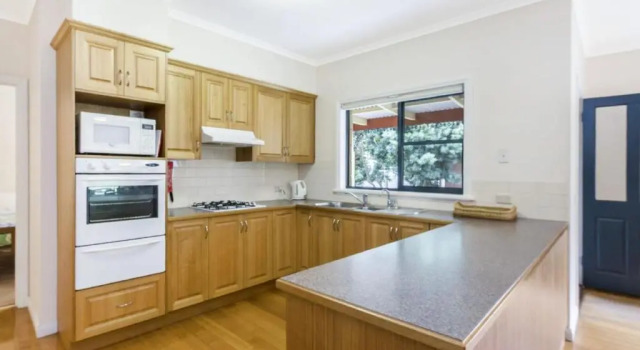 Kurrawa - Near East Beach, Book Hotel Port Fairy Victoria