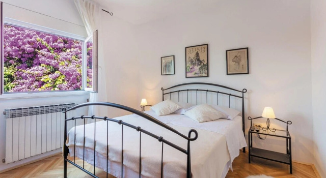 Awesome Home in Podstrana With Wifi and 3 Bedrooms, Rezerwuj Hotel Hotele w Strožanac z parkingiem, Parking