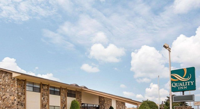 Quality Inn Magnolia
