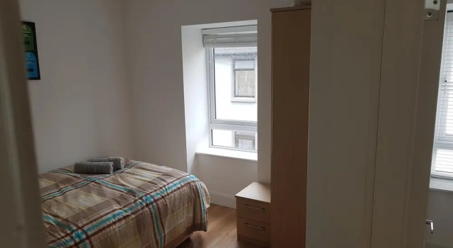 Four bed comfy house cork suit 7 guest