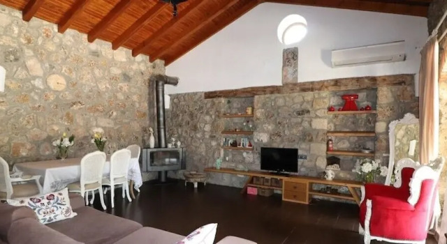Villa BLN1 by JoyLettings