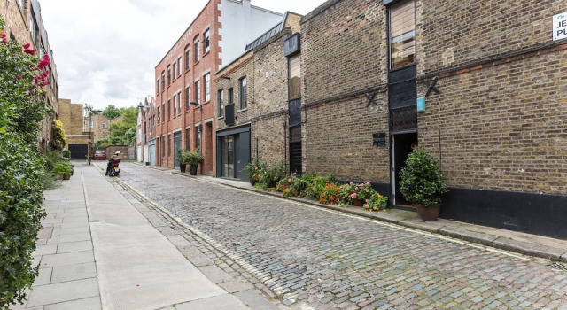Beautiful 2 Bed Terrace House In Camden