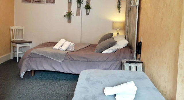 Chez Françoise, Book Hotel Bannes 