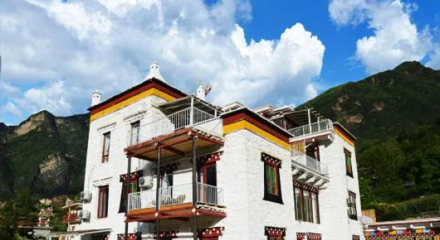 Danba Blue Bird Homestay