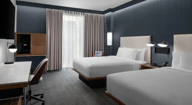 Четырёхместный номер Standard Courtyard by Marriott Calgary Downtown