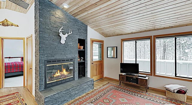 New Listing! Quiet W/ Hot Tub & Sharc Passes 3 Bedroom Home, Забронировать Дом для отпуска Отели Санривер с парковкой, Парковка