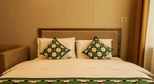 Двухместный люкс Four Seasons Garden Hotel (Sailimu Lake Scenic Area East Gate Visitor Center Branch)