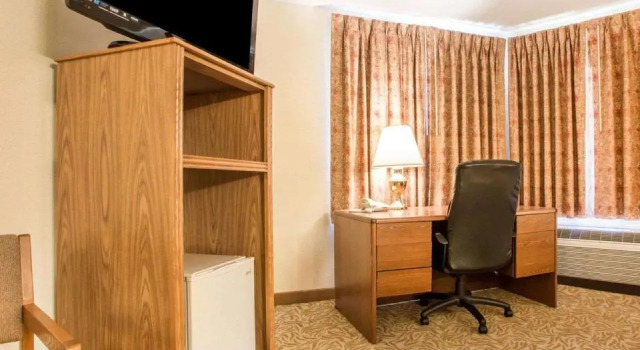 Suite University Inn & Suites