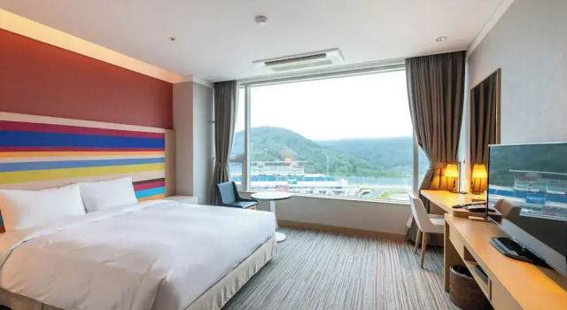 Двухместный номер Deluxe с балконом Take Hotel & Resort Inje Speedium