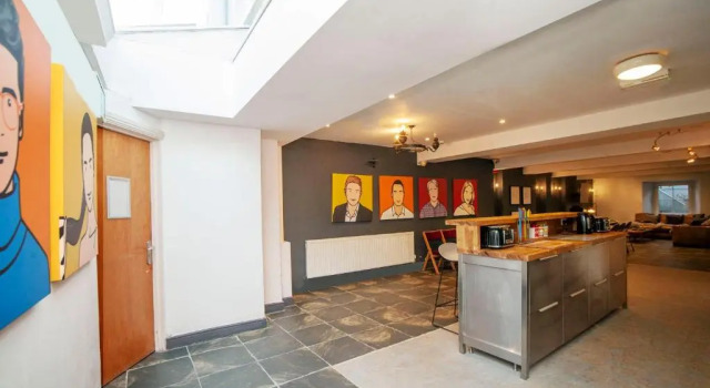 Коттедж Quirky Cardiff Bay Hen House Sleeps 14-16
