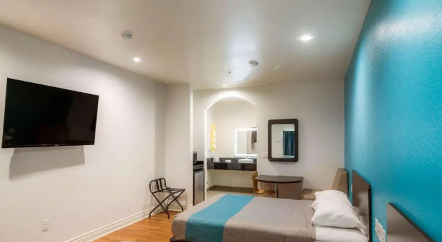 Четырёхместный номер Standard Motel 6-Houston, TX - North