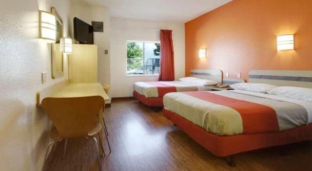 Четырёхместный номер Standard Motel 6 Lehi, UT - Thanksgiving Point