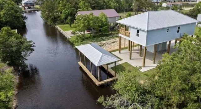 Коттедж Bayou Bay Breeze 4 Bedroom Home