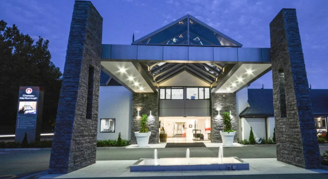 Straw Lodge, Забронировать Отель Бленем Мальборо