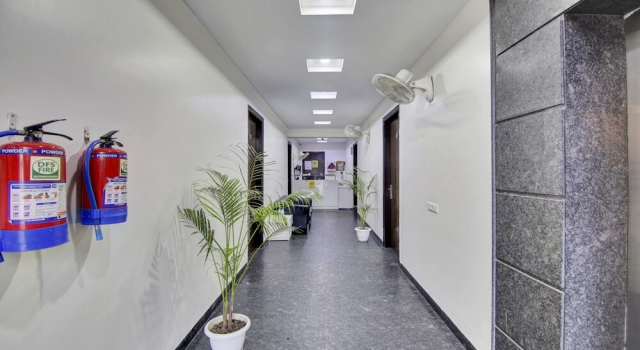 YOYO ROOMS NEAR SECTOR 16 METRO Noida