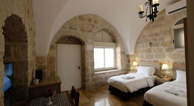 Двухместный номер Superior St. George’s Cathedral Pilgrim Guesthouse   Jerusalem