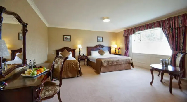 Finnstown Country House Hotel, Prenota Hotel Lucan 
