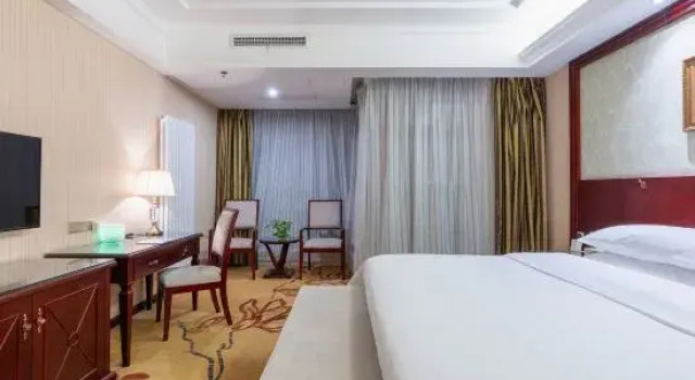 Люкс Deluxe Liancheng International Hotel (Hexie Square Shandong Provincial Hospital)