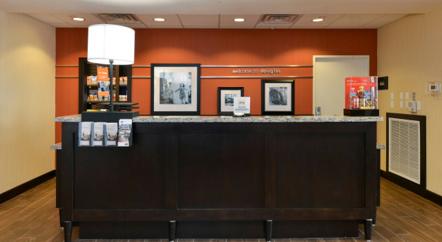Hampton Inn & Suites Douglas, Boek Hotel  