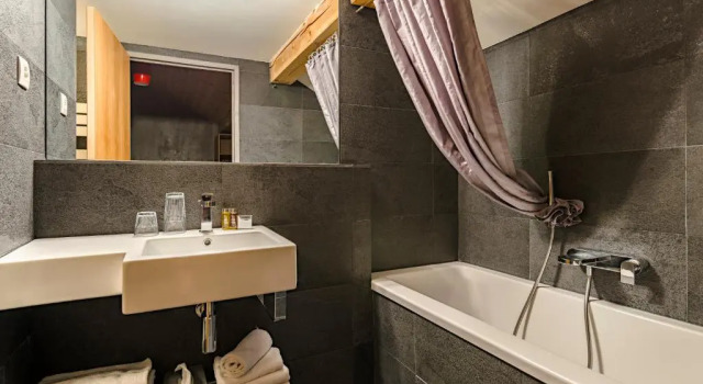 Трёхместный номер Standard с балконом Anova Hotel & Spa