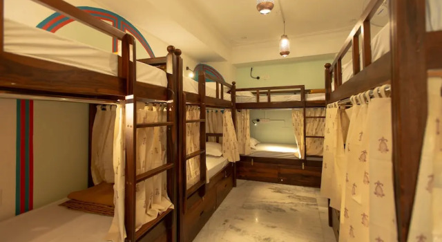 Кровать в общем номере Hostel Mantra