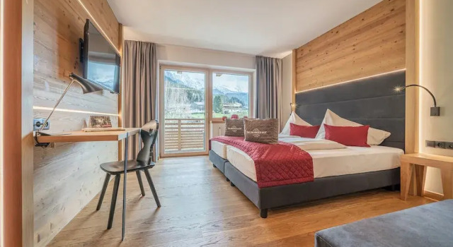 Двухместный номер Classic с балконом Hotel Salzburger Hof Leogang