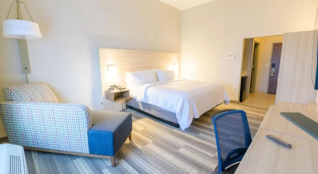 Номер Standard Holiday Inn Express & Suites Dayton East - Beavercreek by IHG