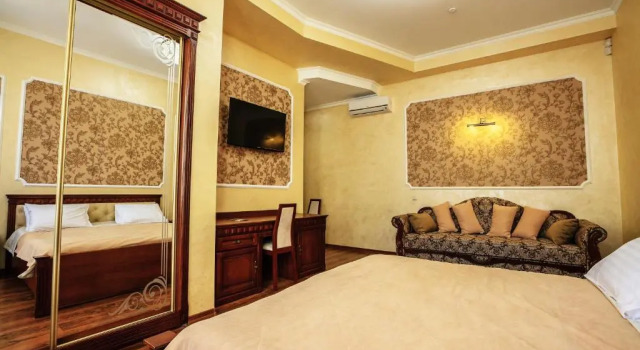 Hotel 39, Забронировать Отель Отели Львова с парковкой, рядом с Музей этнографии и художественного промысла, Парковка