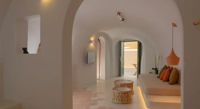 Полулюкс Elements Cave Suites