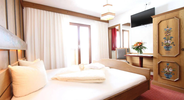 Pension Mittagskogel, Book Hotel Hotels in Pitztal with Breakfast, Breakfasts