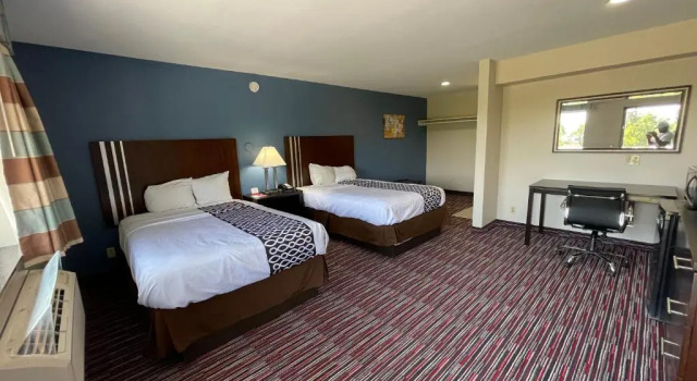 Четырёхместный номер Standard Econo Lodge Inn & Suites Enid South