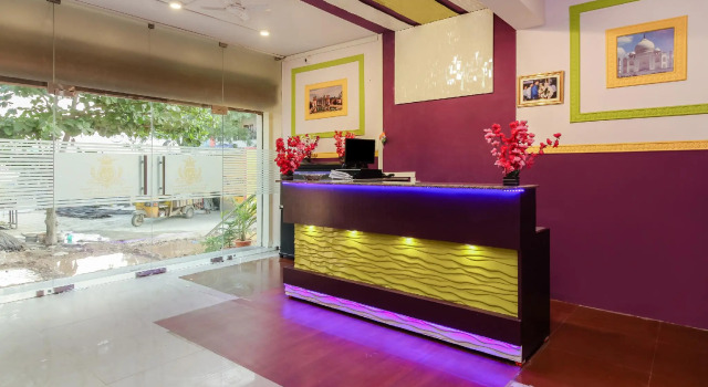 OYO 33408 Hotel Golden Inn, Rezerwuj Hotel Shamshabad 