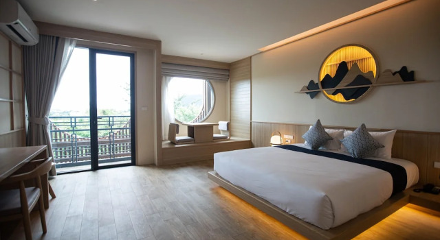 Двухместный номер Superior с видом на озеро The Arch Phuket Hotel