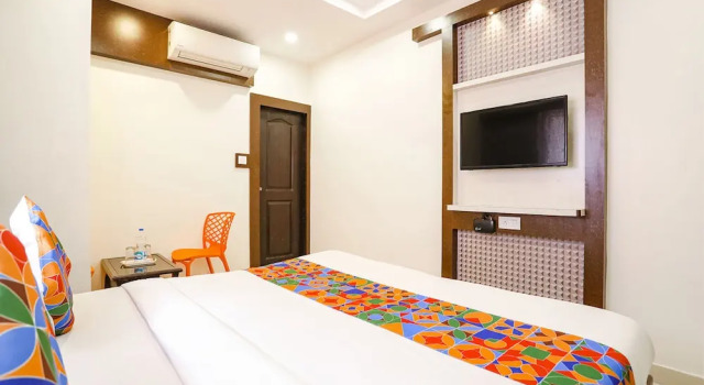 Номер Deluxe Fabexpress Geeta Palace